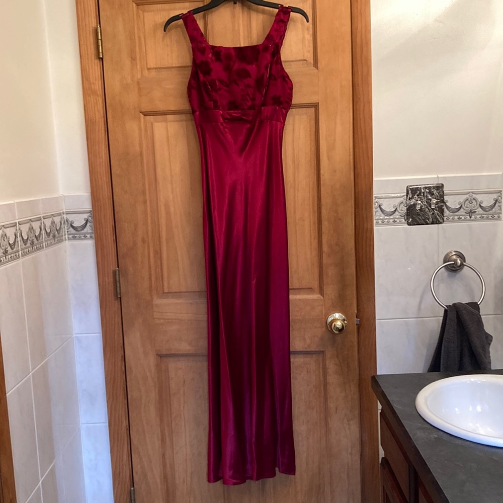 Red Morgan and Co. by Linda Bernell Gown: Size 3/4